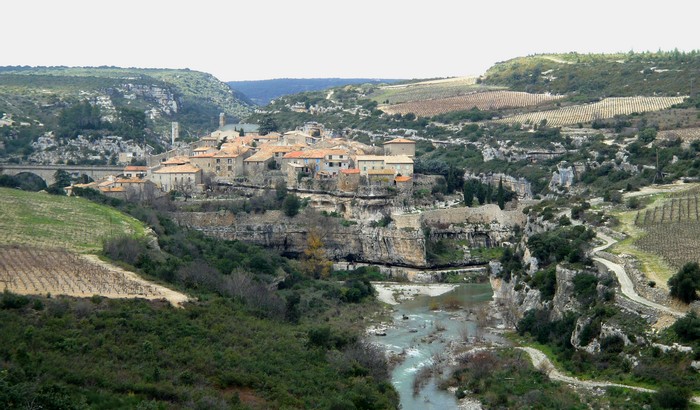 Minerve en hiver, entourée par ses vignobles - Hérault, le Languedoc © Photothèque Hérault Tourisme - Christel Gauthier